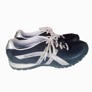 Sketchers black and white sneakers